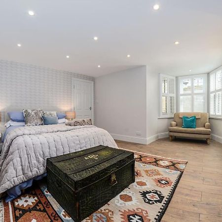 Apartment West With Free Parking 惠特比 外观 照片
