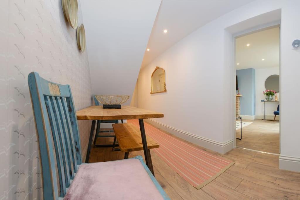 Apartment West With Free Parking 惠特比 外观 照片